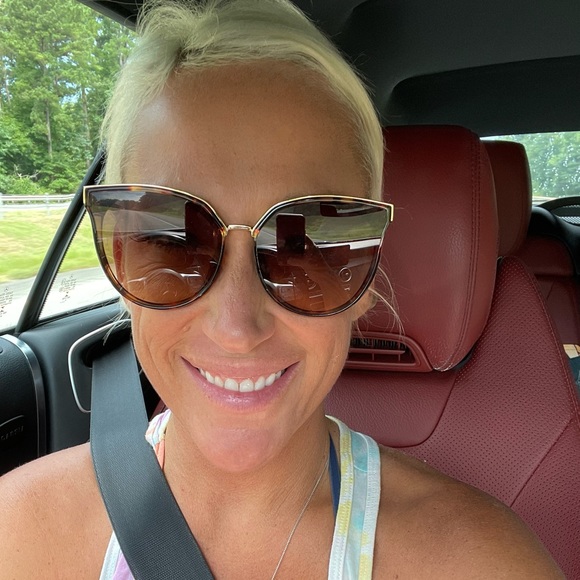 Meet your Posher, Crystal - Picture 1 of 1